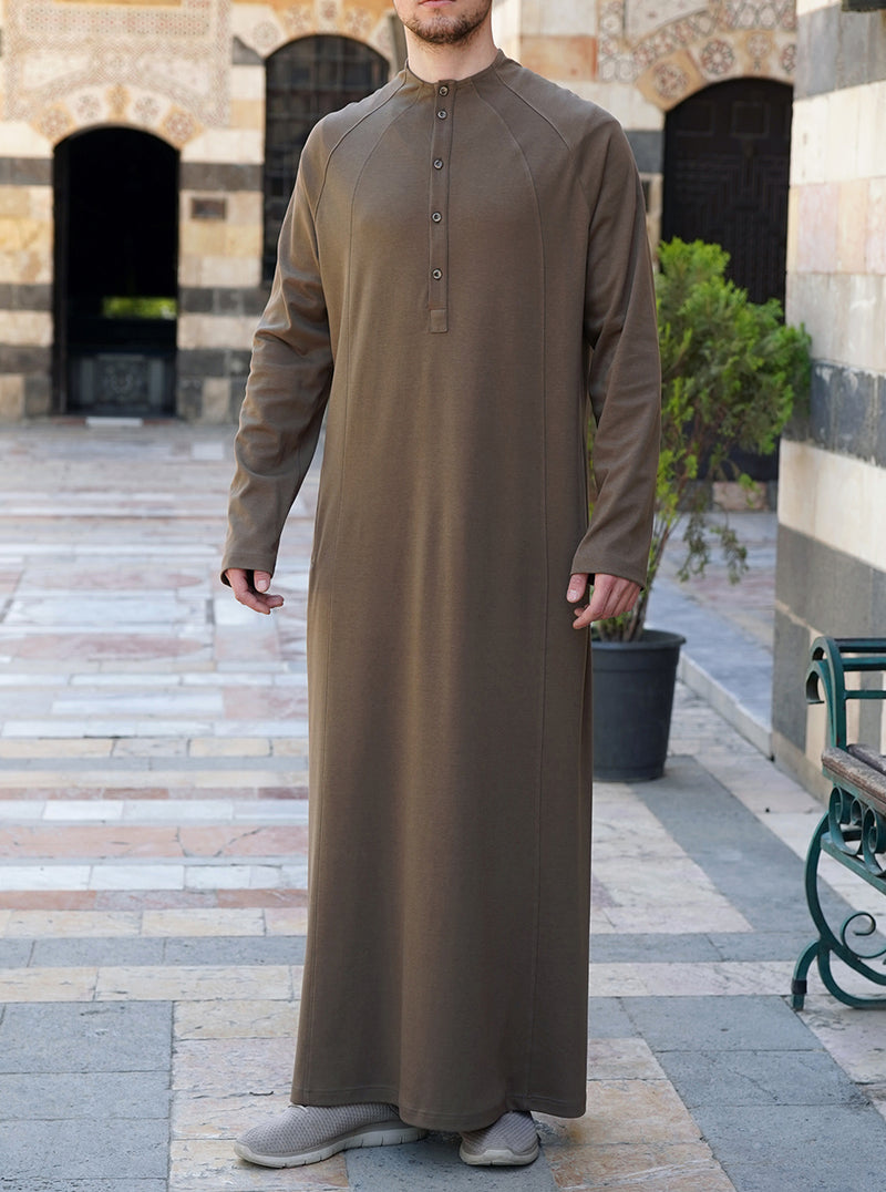 ثوب بياقة مرتفعة