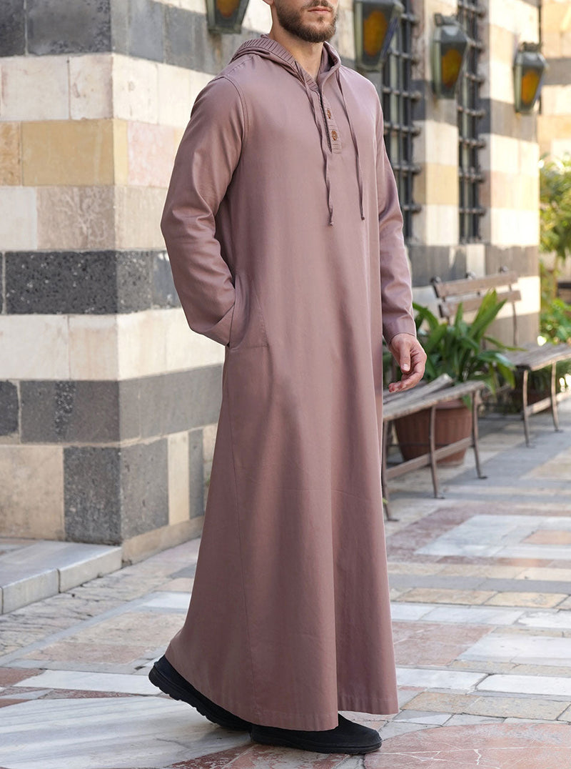 ثوب مطوي بقبعة خلفية