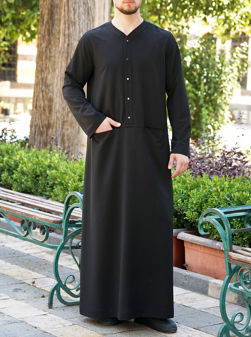 ثوب مزود بجيوب ذات حواف مرتبة عند الخصر