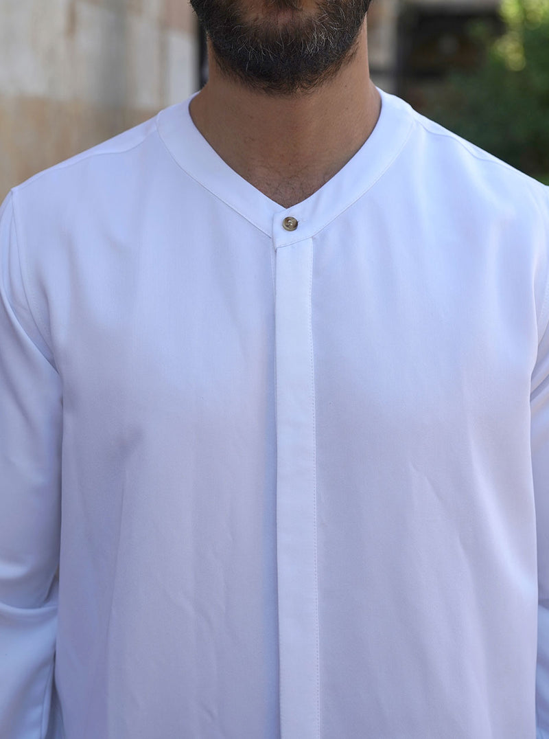 كورتا بياقة على شكل V