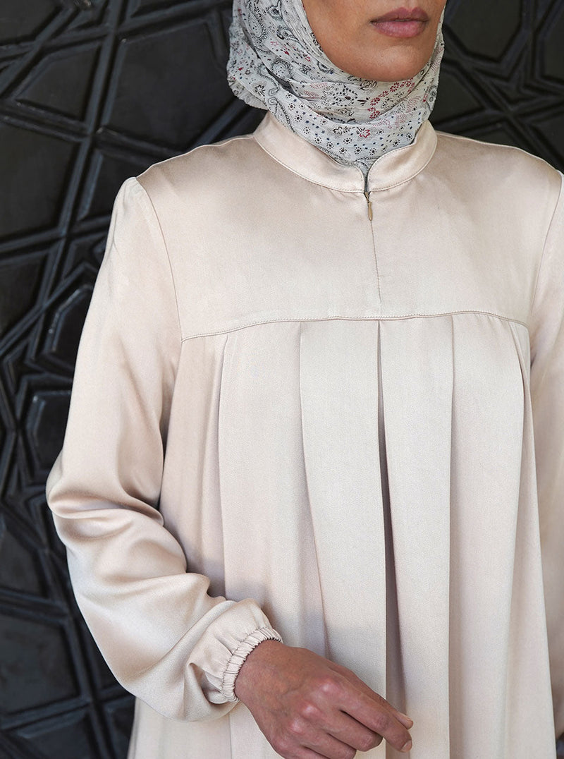 عباية ناعمة بطيات مربعة