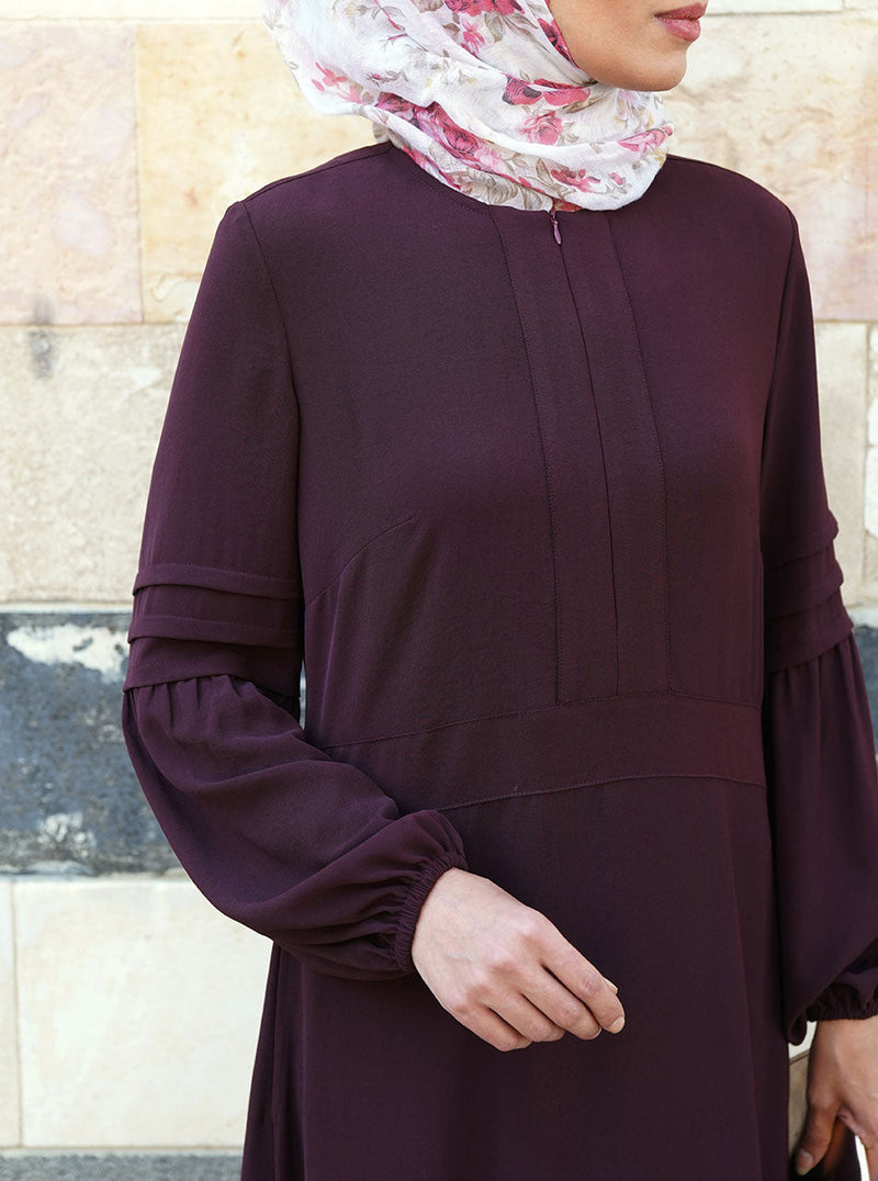 عباية بمجموعة من الطيّات