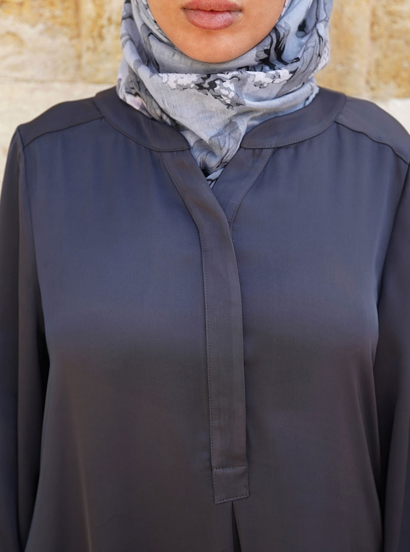 عباية فضفاضة من الساتان
