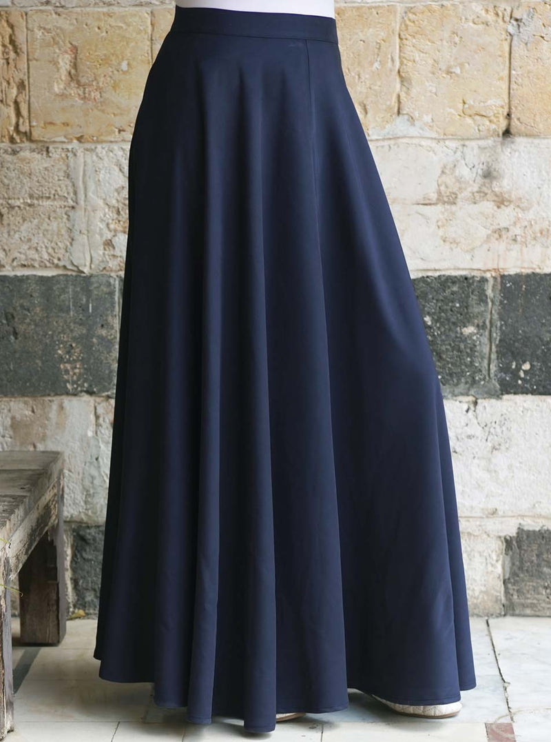 تنورة طويلة بكسرات وخصر دائري