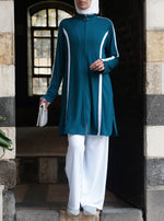 بلوزة رياضية بخطوط بارزة