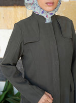 فستان عصري طويل بأزرار