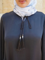 عباية بلمسة ساتان مع شراشيب