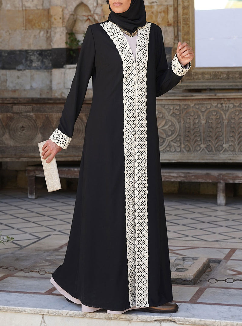 كيمونو مطرز بالدانتيل