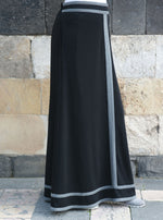 تنورة جيرسي مع تقليم بلون مغاير