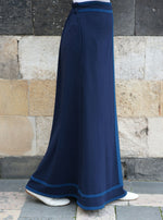 تنورة جيرسي مع تقليم بلون مغاير